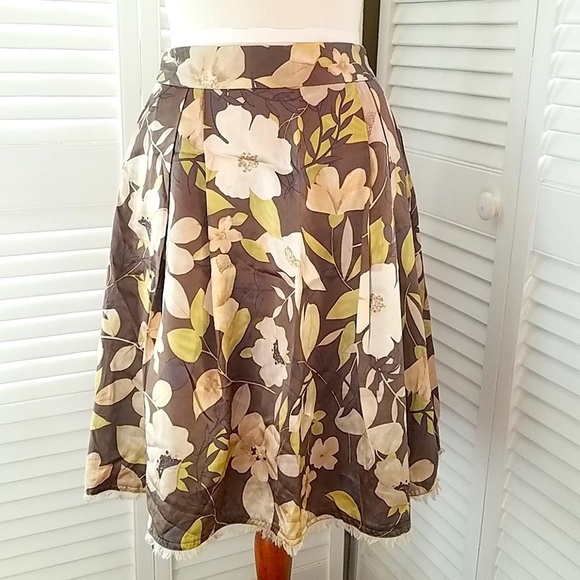 Beautiful Silk Banana Republic Skirt size 0(fits6) - Picture 1 of 8